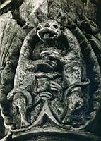 France,_Maine-et-Loire,_Cunault,_Eglise_Notre-Dame - Chapiteau de la nef - Fauve monstrueux avec une tete et deux corps